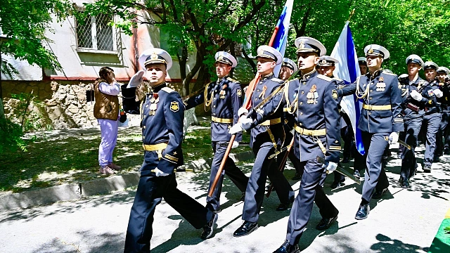 В городе-герое Новороссийске для ветеранов Великой Отечественной войны прошли индивидуальные парады накануне Дня Победы