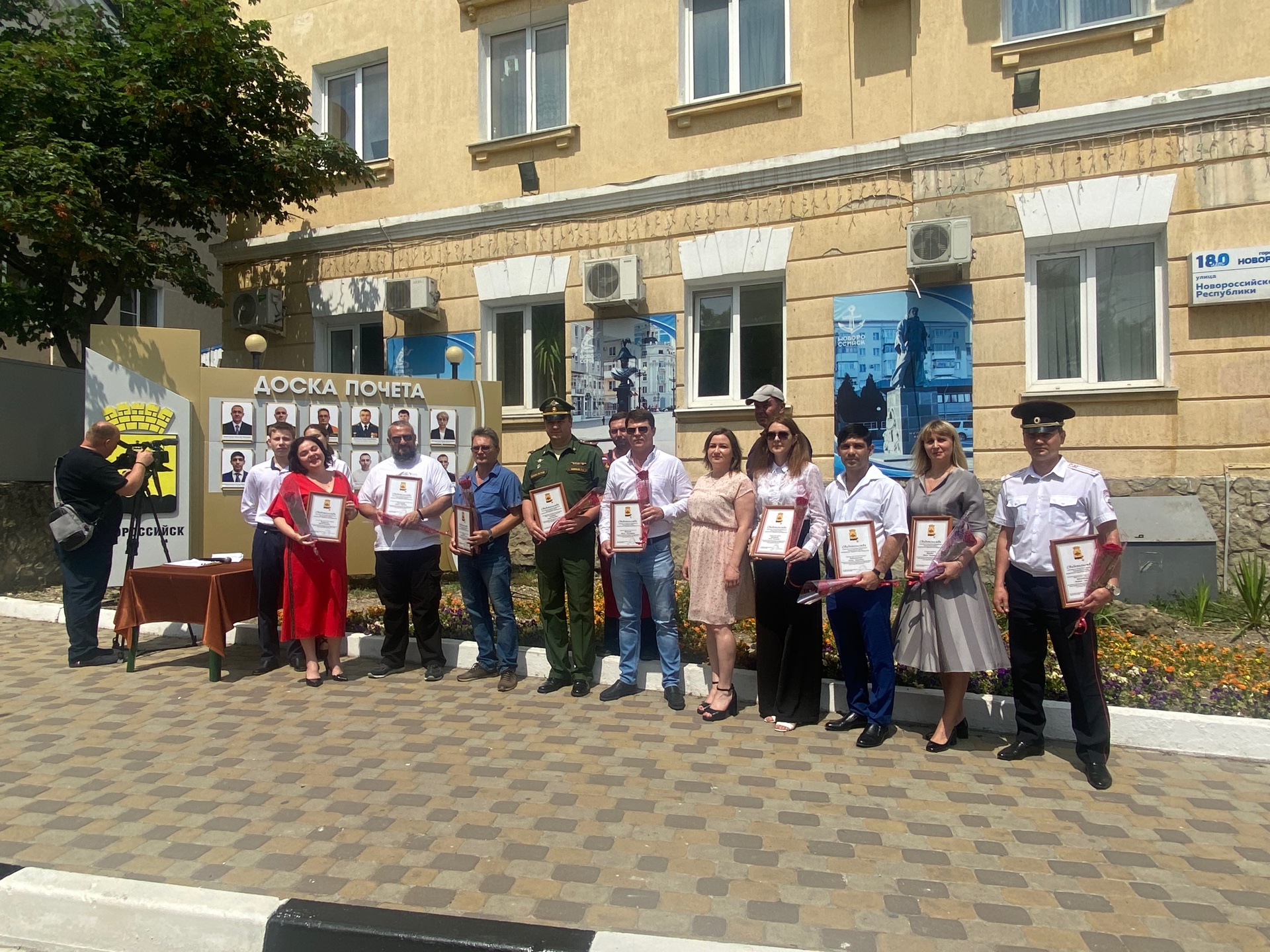 В Центральном внутригородском районе обновили Доску почета :: Новости ::  Центральный район :: Внутригородские районы :: Подразделения -  Администрация и городская Дума муниципального образования город-герой  Новороссийск