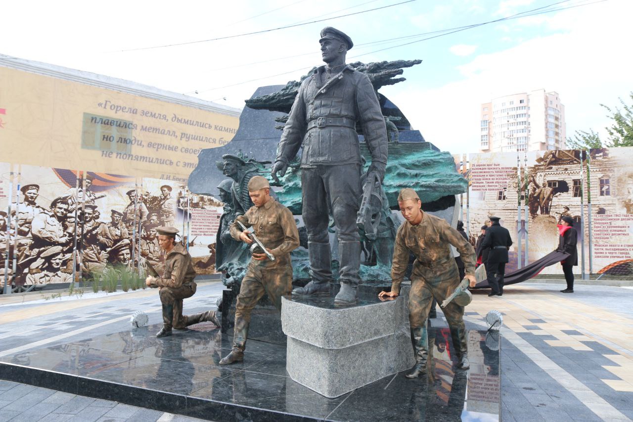 В Новороссийске торжественно открыли памятник Цезарю Куникову :: Главные  новости :: Новости :: О городе - Администрация и городская Дума  муниципального образования город-герой Новороссийск