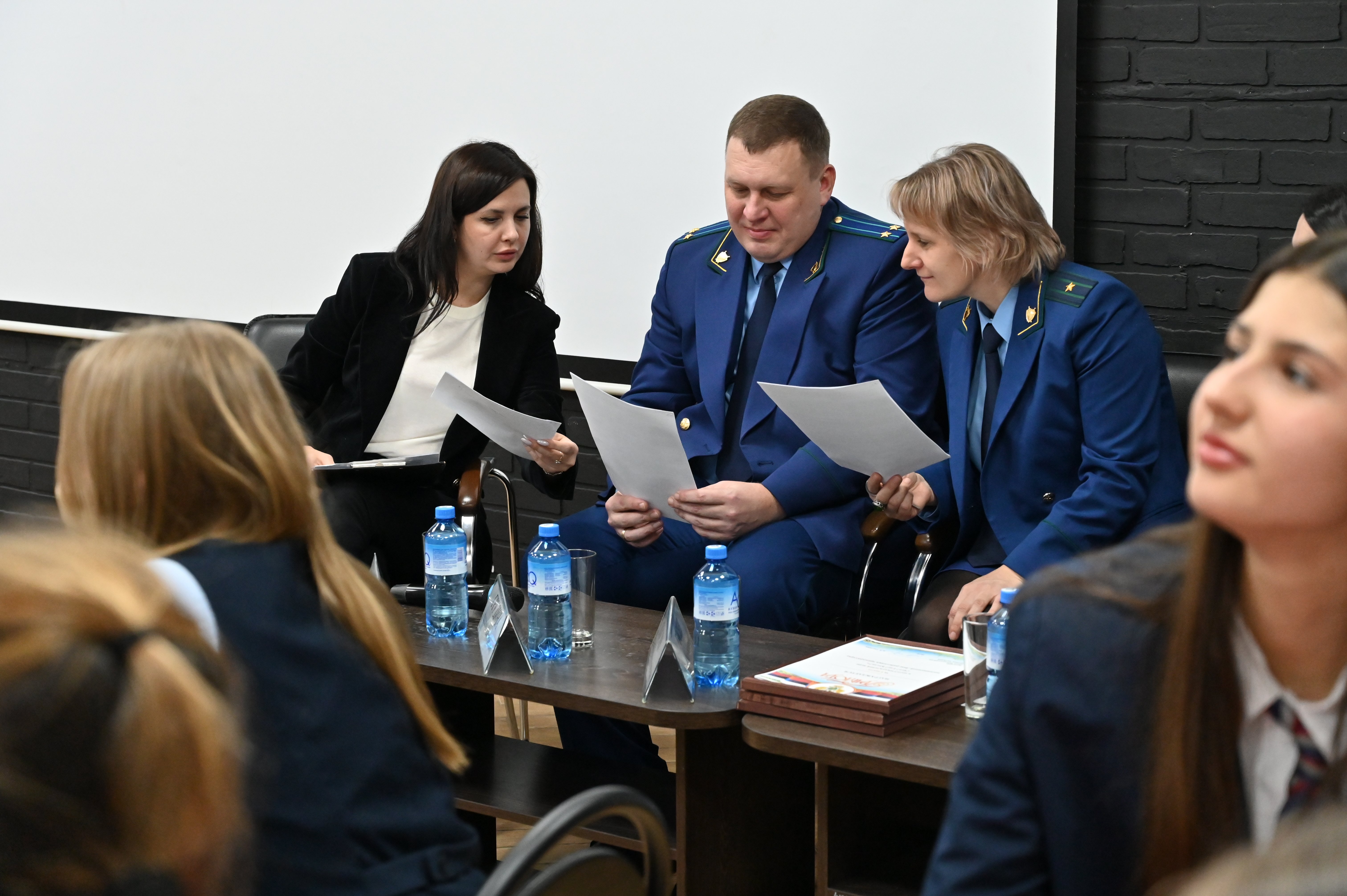 День прокуратуры в Новороссийске отметили интеллектуальным состязанием  среди молодежных команд :: Главные новости :: Новости :: О городе -  Администрация и городская Дума муниципального образования город-герой  Новороссийск