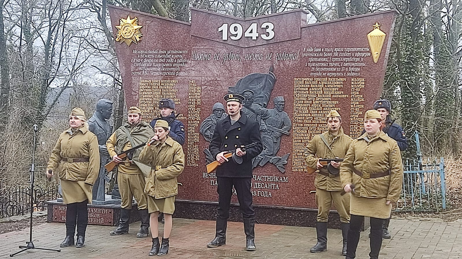 В Новороссийске почтили память воинов, участвовавших в десантной операции  1943 года :: Главные новости :: Новости :: О городе - Администрация и  городская Дума муниципального образования город-герой Новороссийск