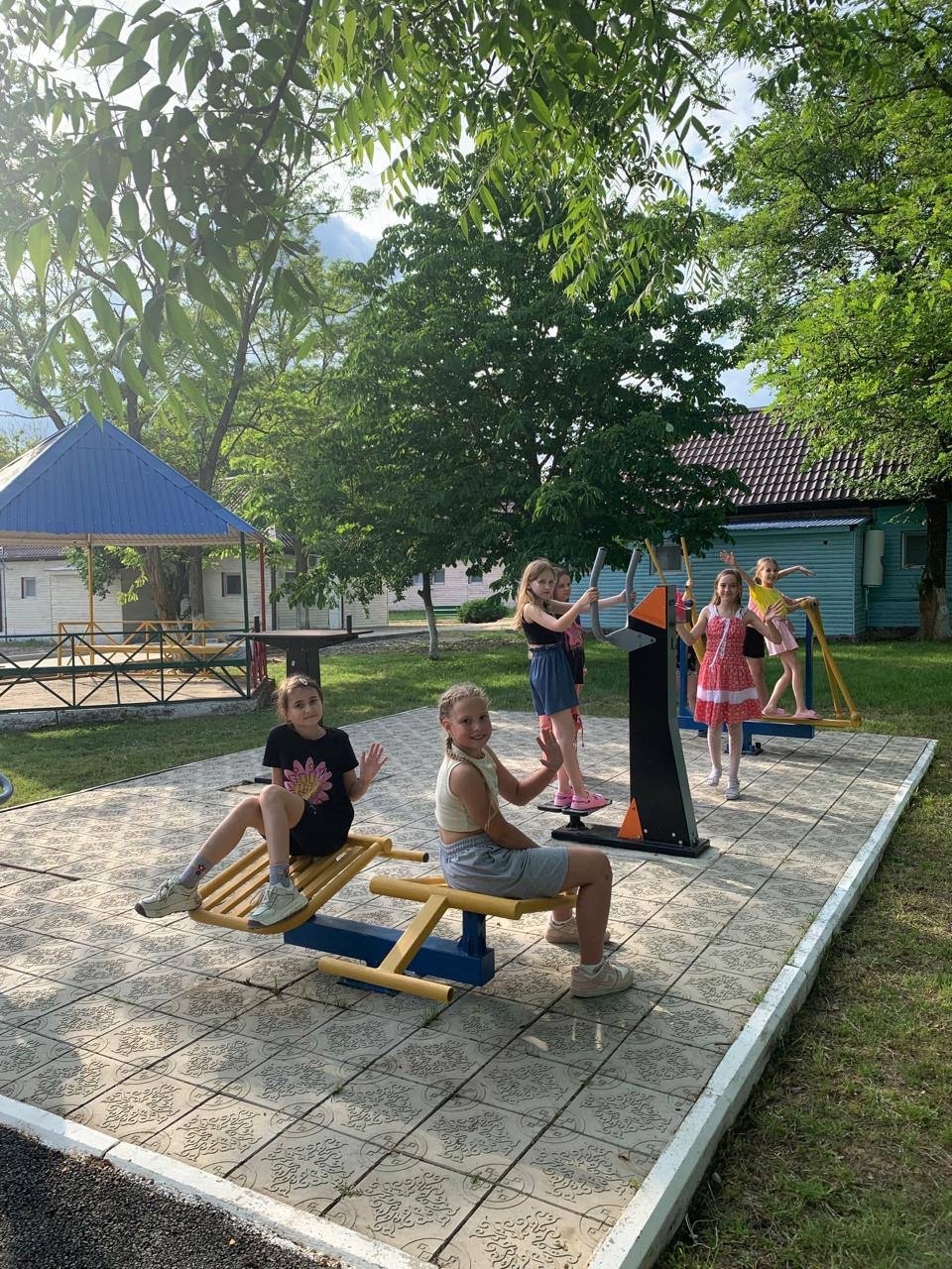 В городе-герое Новороссийске детский лагерь «Глобус» открыл двери для своих  юных гостей :: Главные новости :: Новости :: О городе - Администрация и  городская Дума муниципального образования город-герой Новороссийск